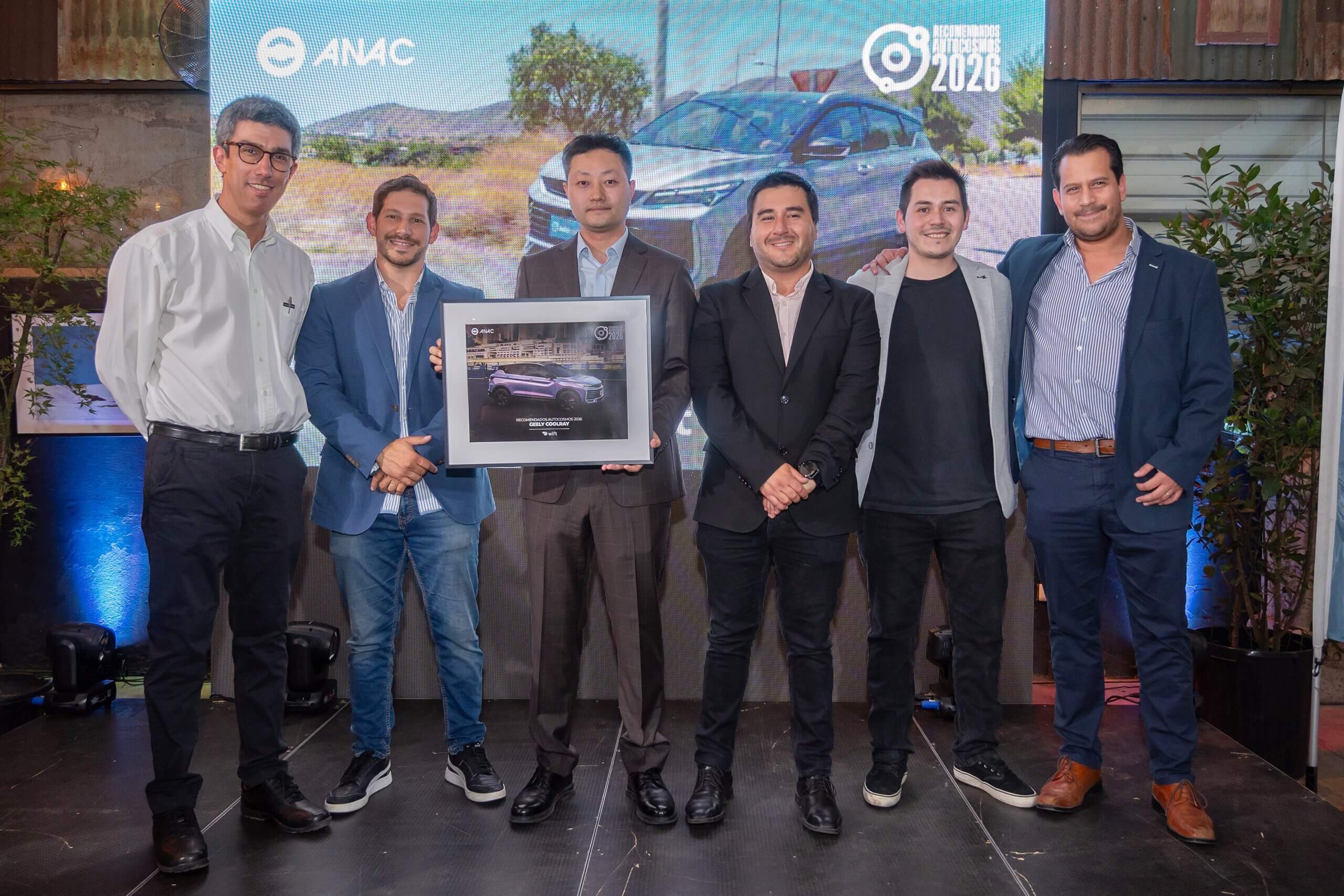 De izquierda a derecha: Raúl Farías, periodista de Autocosmos; Juan José Paredes, Financing and Insurance Manager; Martin Xu, Deputy General Manager; Fernando Funes, Country Sales Manager; Carlos Marambio, Wholesales Manager and José Luis Díaz, Product Manager de Geely Chile.